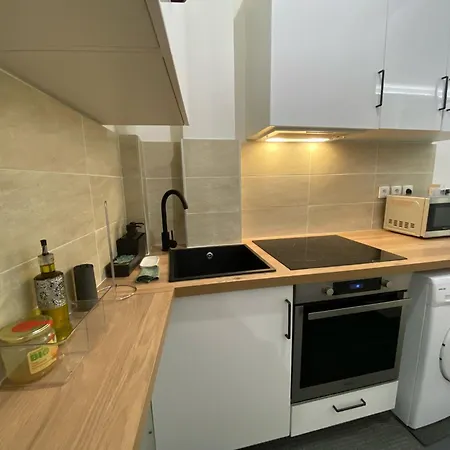 Tour Eiffel Alasseur 2 *