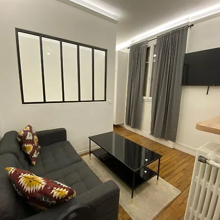 Tour Eiffel Alasseur 2 *